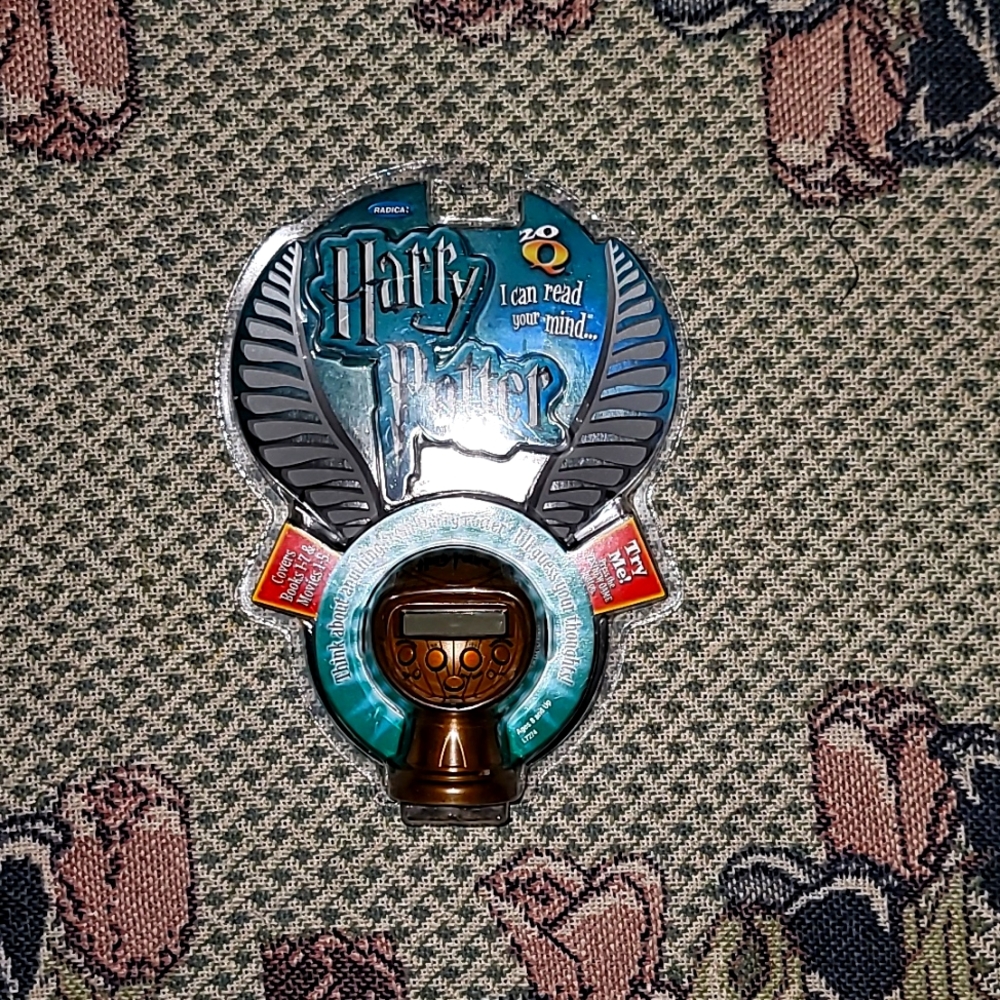 Harry Potter 20Q Game Hand Held Snitch Ball Wizard World ages 8+